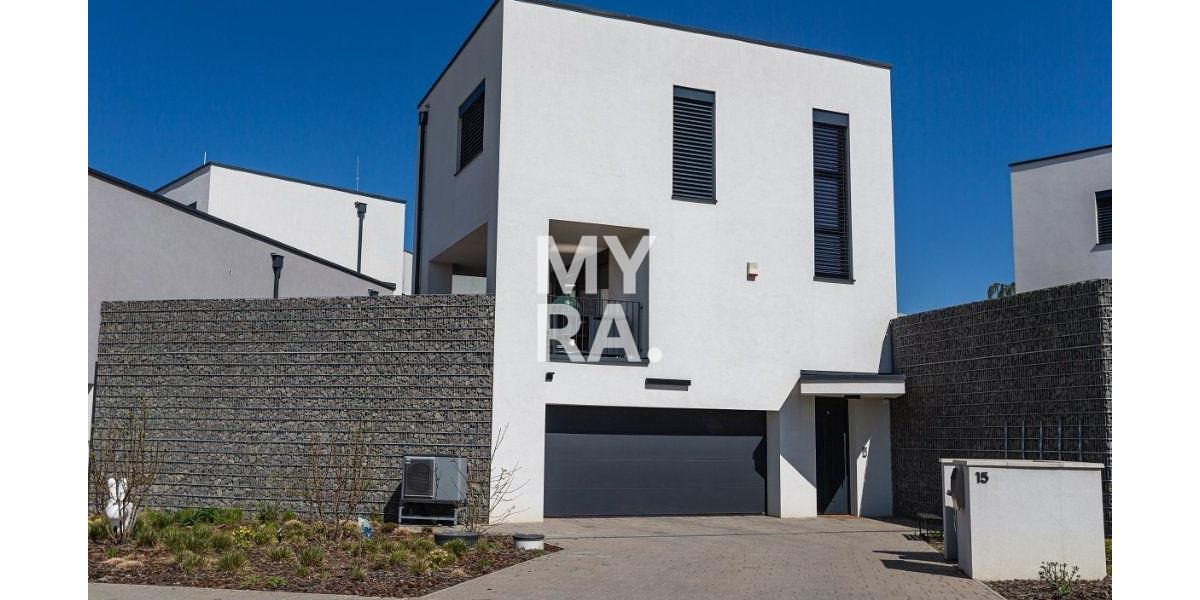 Dom s terasou v pokojnej časti Myslavy, garáž pre dve autá, záhrada