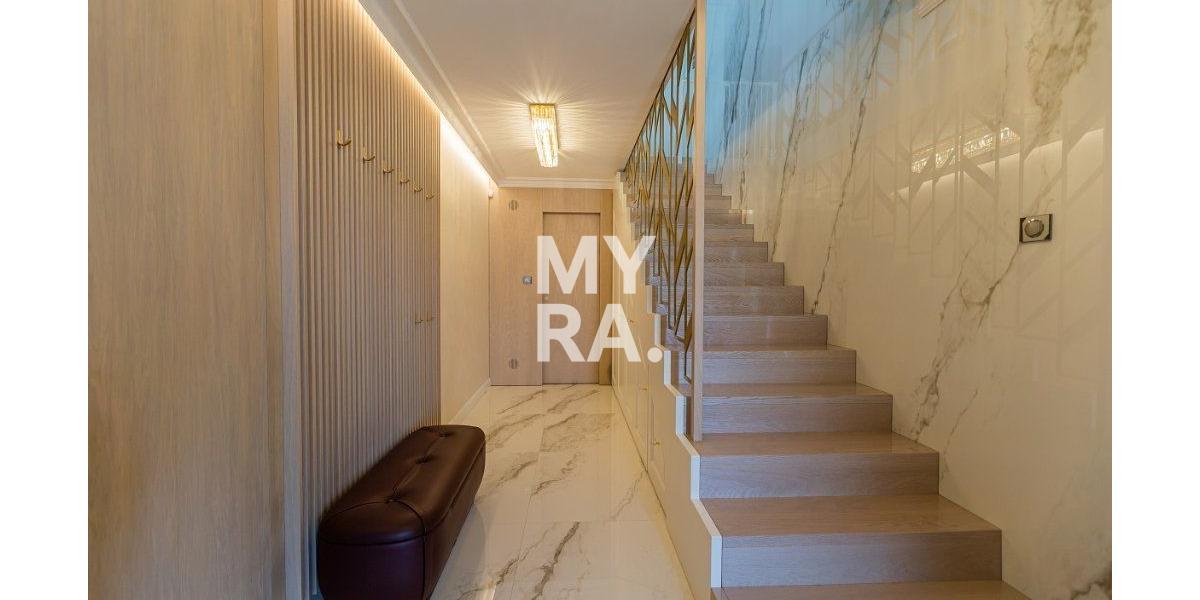 Dom s terasou v pokojnej časti Myslavy, garáž pre dve autá, záhrada