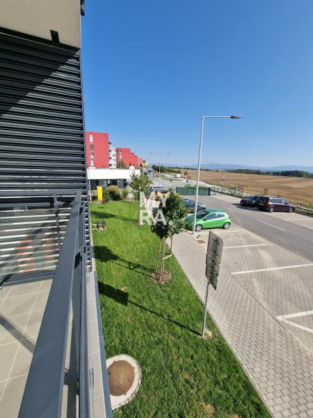 Pekný, úplne nový byt s parkovacím miestom