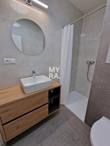 Pekný, úplne nový byt s parkovacím miestom