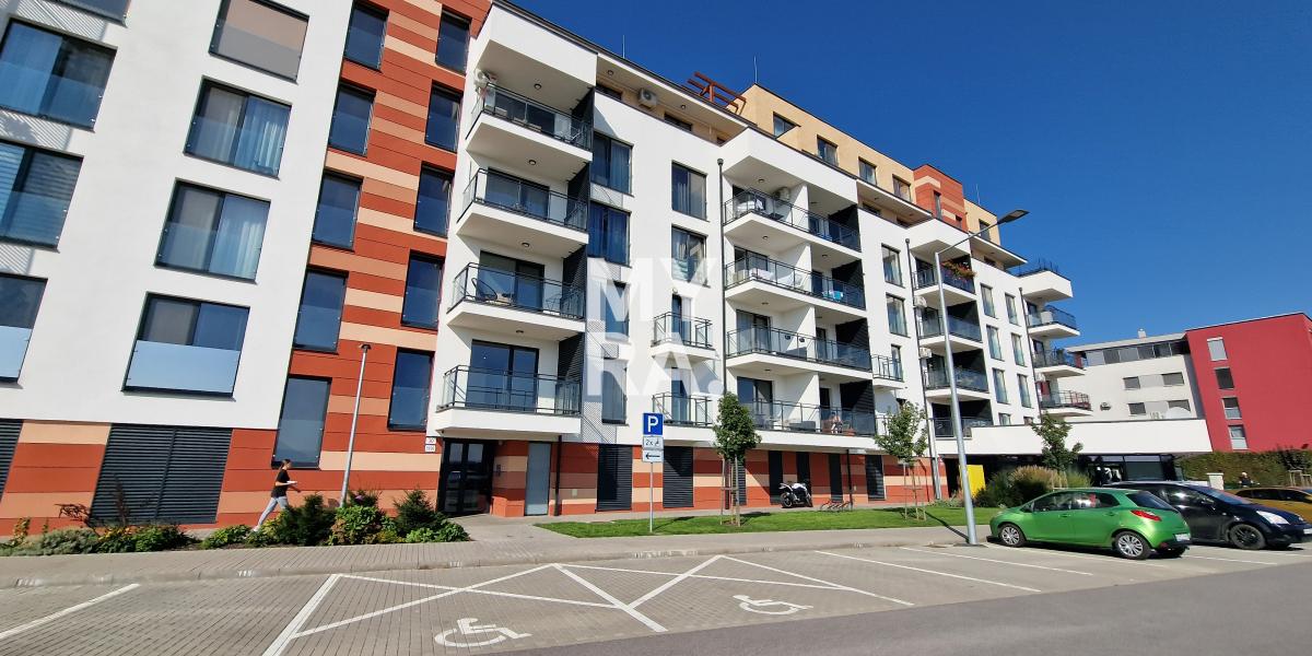 Pekný, úplne nový byt s parkovacím miestom