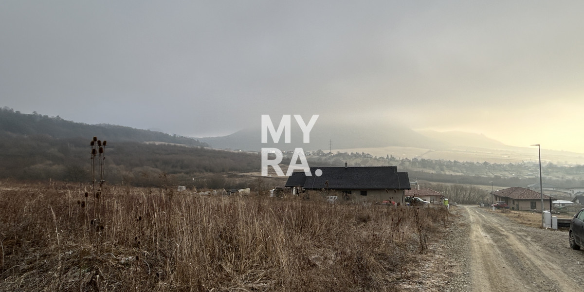 REZERVOVANÉ !!  Stavebný pozemok / 790 m2 / Fintice