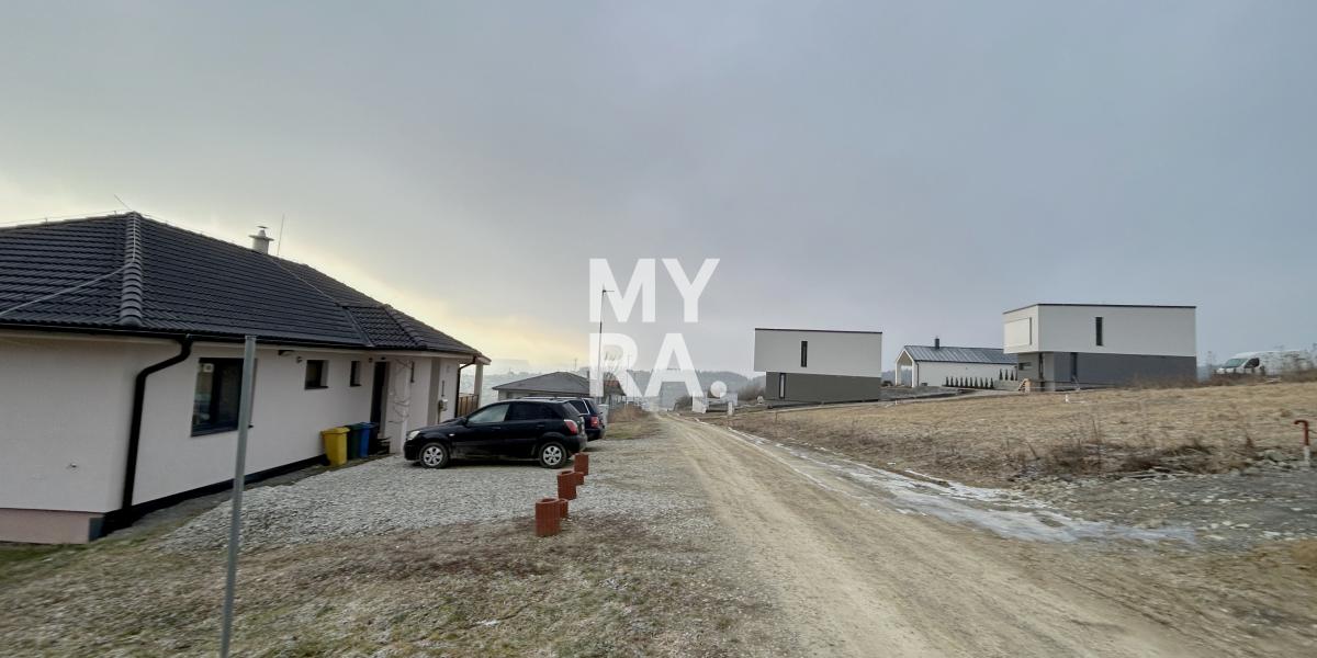 REZERVOVANÉ !!  Stavebný pozemok / 790 m2 / Fintice