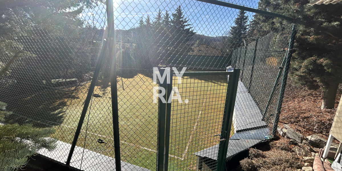 PREDAJ / Nadštandardná rodinná vila / Za Kalváriou, Prešov /tenisový kurt / krytý bazén