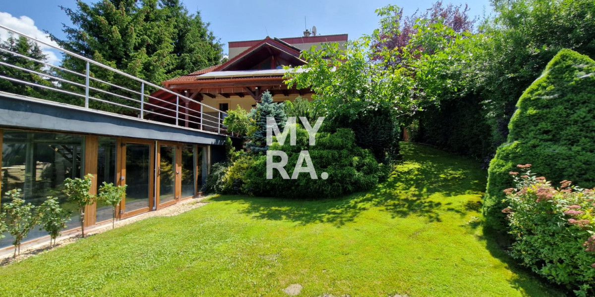 PREDAJ 6 izb. RD s bazénom / Prešov - Záborské