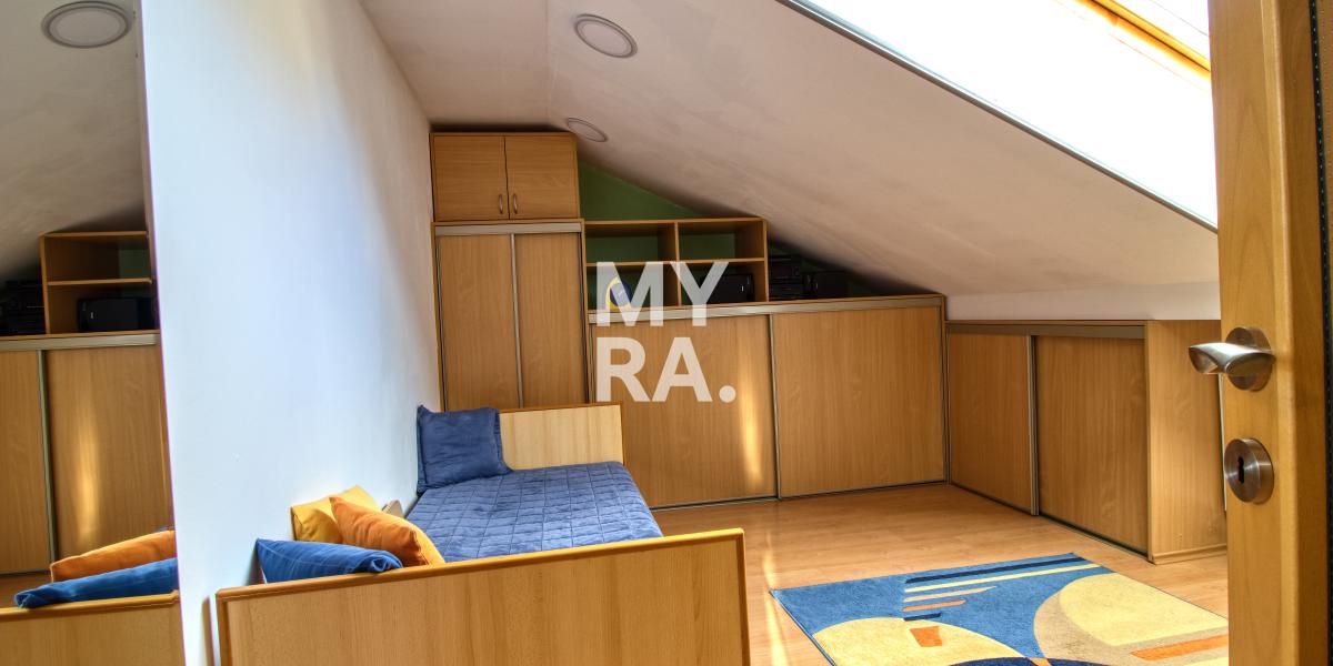 PREDAJ 6 izb. RD s bazénom / Prešov - Záborské