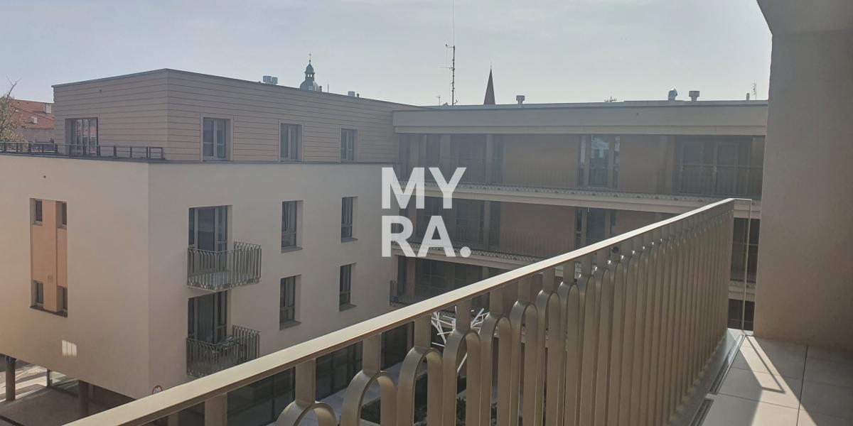 3 izbový byt v novostavbe s loggiou. Podlahové kúrenie a stropné chladenie.