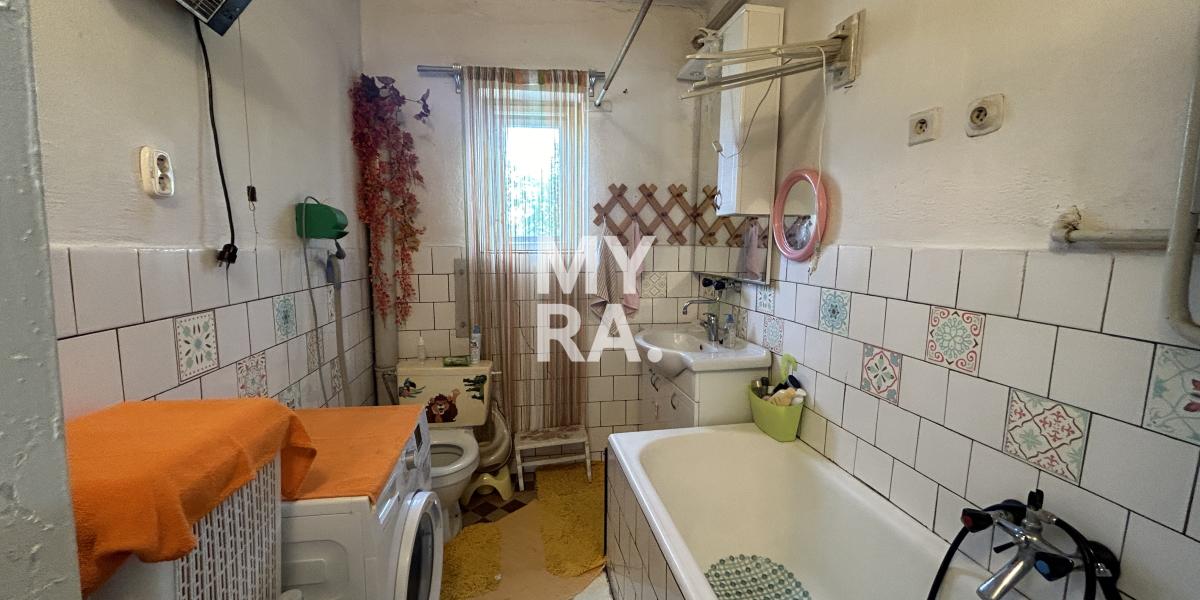 PREDAJ / starší rodinný dom s pozemkom 1950 m2 / Široké