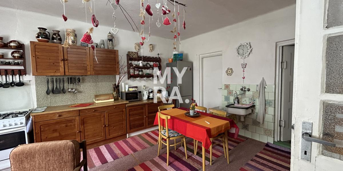 PREDAJ / starší rodinný dom s pozemkom 1950 m2 / Široké