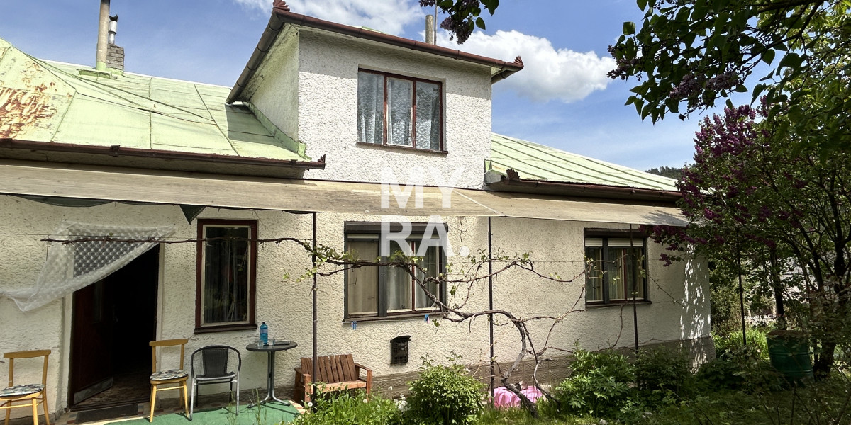 PREDAJ / starší rodinný dom s pozemkom 1950 m2 / Široké