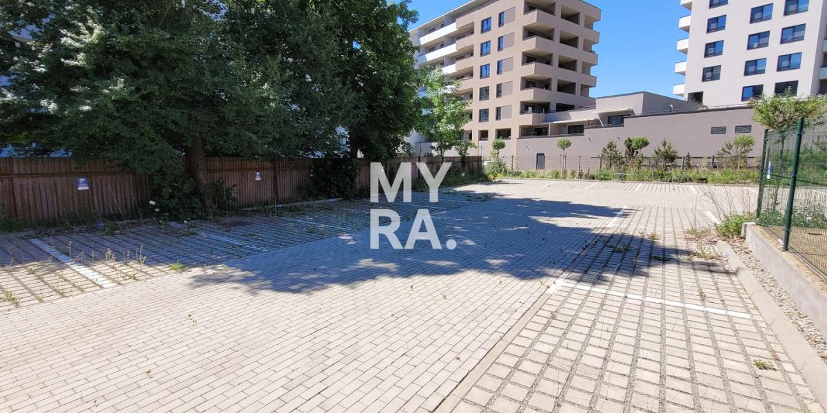 Vonkajšie parkovacie miesta na Alvinczyho ulici