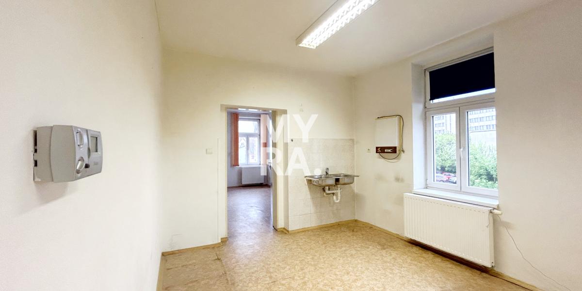 PRENÁJOM / ambulancia, kancelárie / 37 m2 / Weberov dom / ul. Konštantínova v Prešove