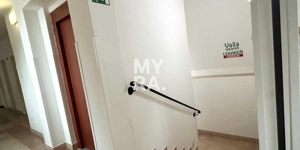 PRENÁJOM / ambulancia, kancelárie / 37 m2 / Weberov dom / ul. Konštantínova v Prešove