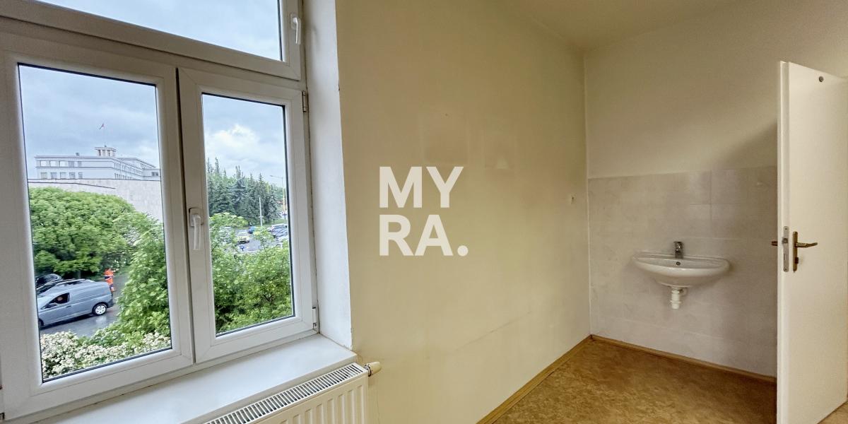 PRENÁJOM / ambulancia, kancelárie / 37 m2 / Weberov dom / ul. Konštantínova v Prešove