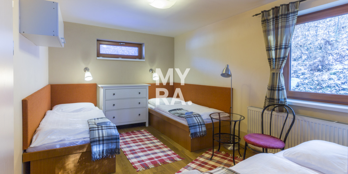 Chata, podlahová plocha 205 m2, terasa 100 m2, priamy vstup do vodnej nádrže