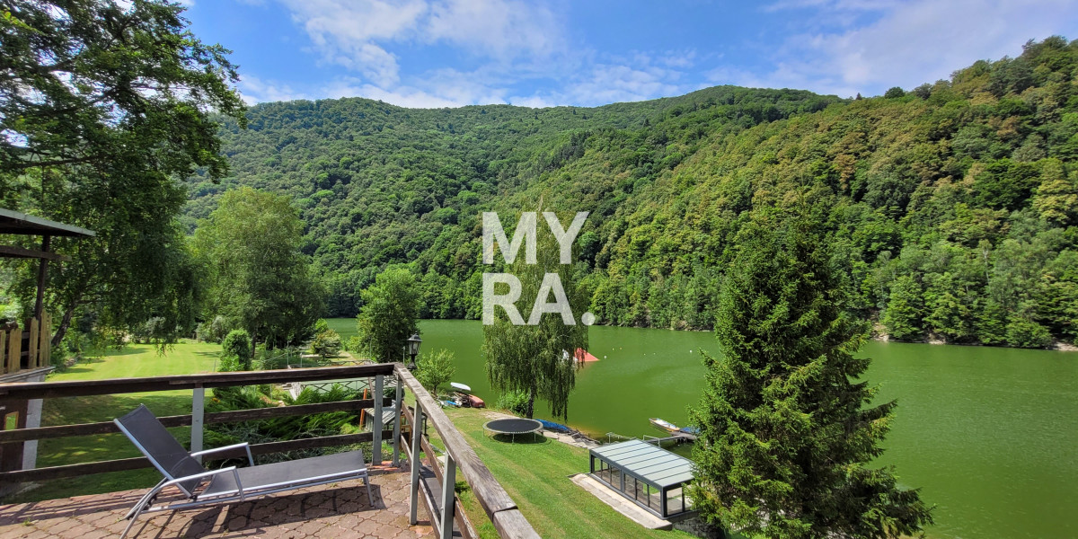 Chata, podlahová plocha 205 m2, terasa 100 m2, priamy vstup do vodnej nádrže