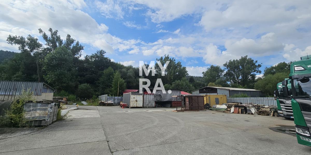 NA PREDAJ priemyselný areál o veľkosti 7000 m2 v obci Fričovce, neďaleko D1 diaľnica
