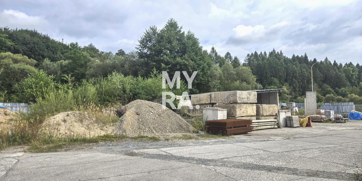 NA PREDAJ priemyselný areál o veľkosti 7000 m2 v obci Fričovce, neďaleko D1 diaľnica