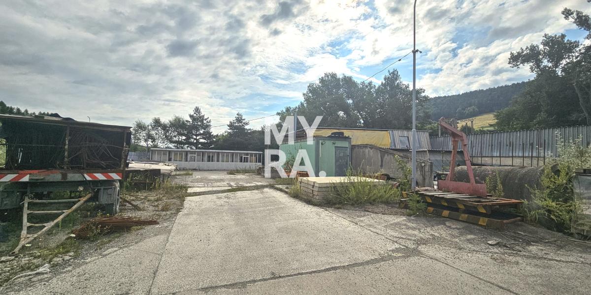 NA PREDAJ priemyselný areál o veľkosti 7000 m2 v obci Fričovce, neďaleko D1 diaľnica