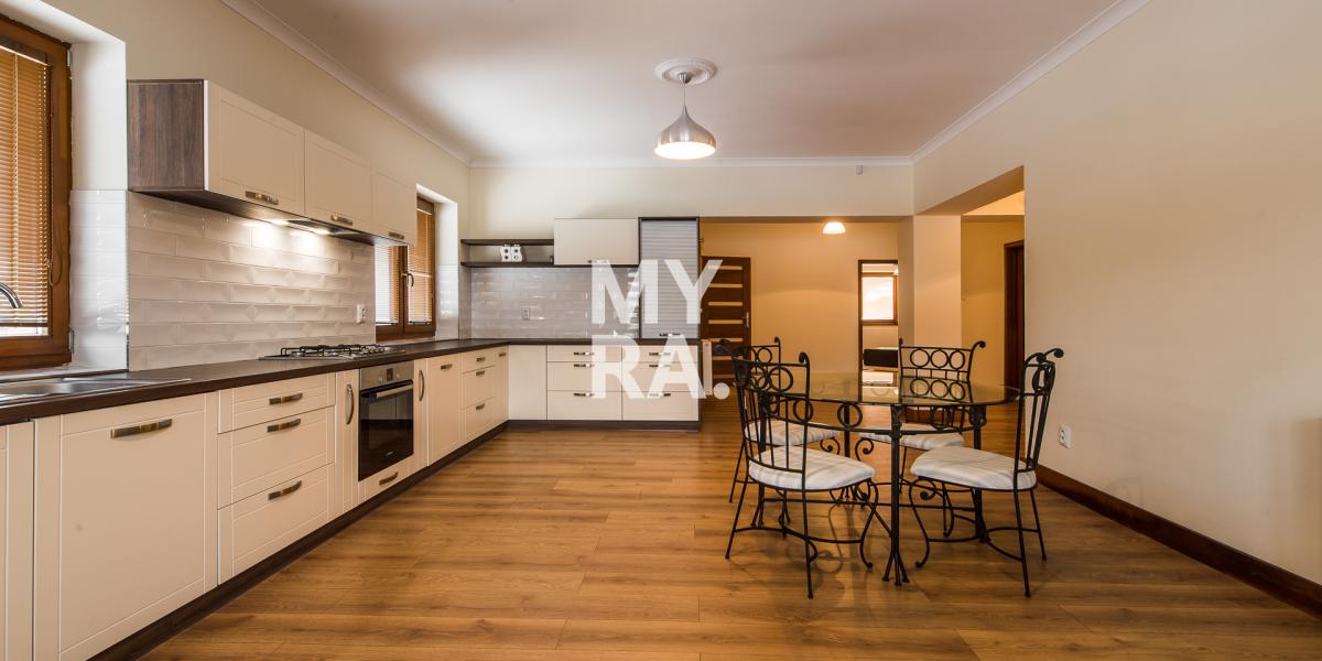 NOVÁ CENA ! / Rodinný dom aj na podnikanie / Kračúnovce 25 km od Prešova