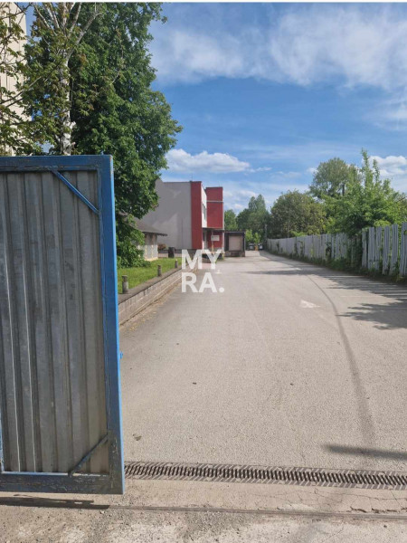 Exkluzívne - prevádzková budova vo vlastnom areáli