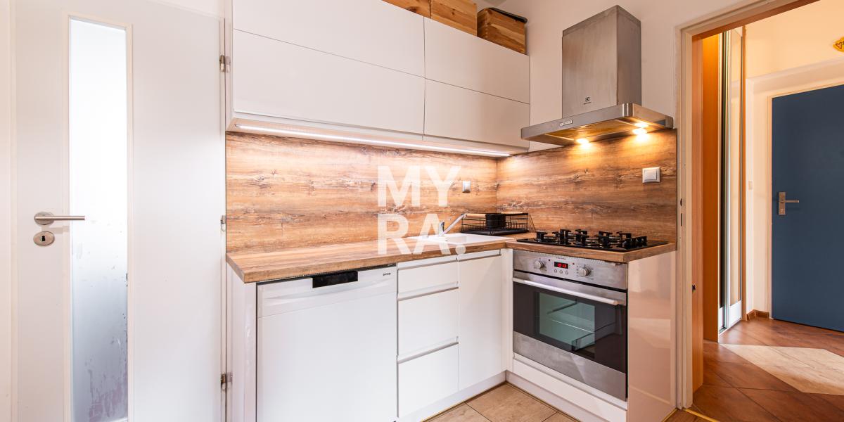 PREDAJ / 2,5-izbový byt 57 m2 s balkónom/ ul. Majakovského / Prešov