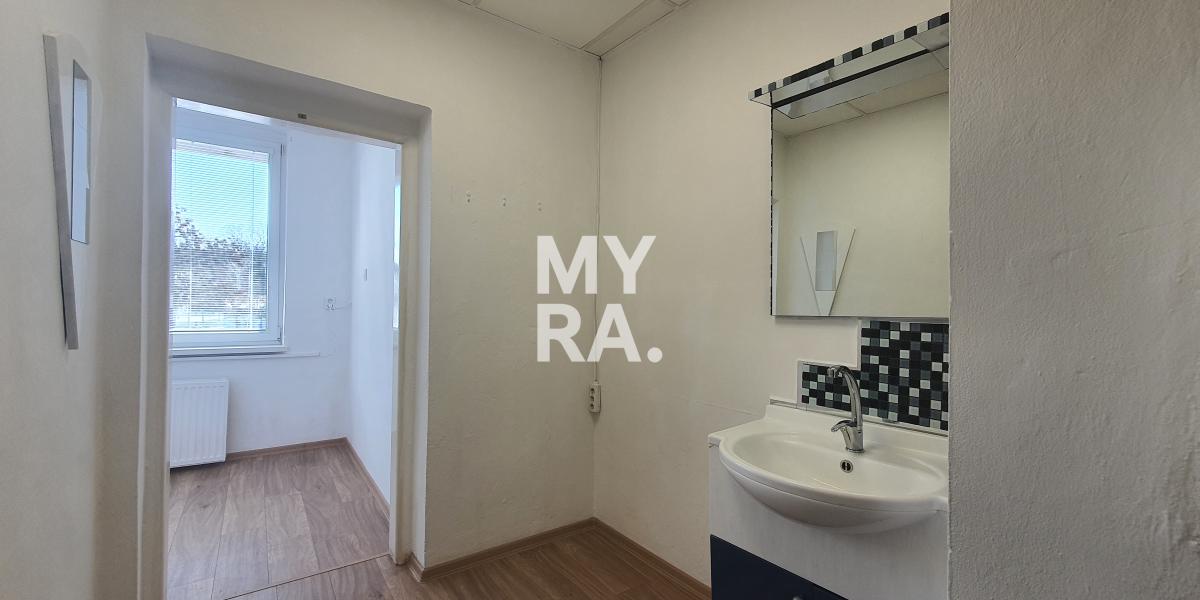 Kancelária s umývadlom 12,33m2 Kukučínova - Prenájom