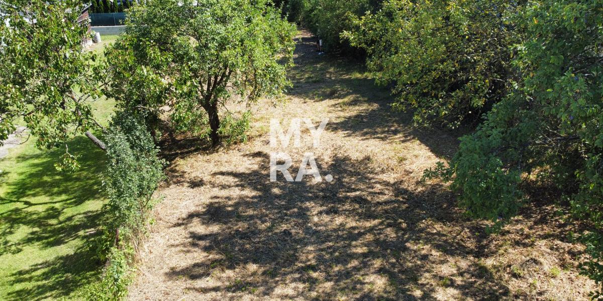 Stavebný pozemok v centre obce Gregorovce.