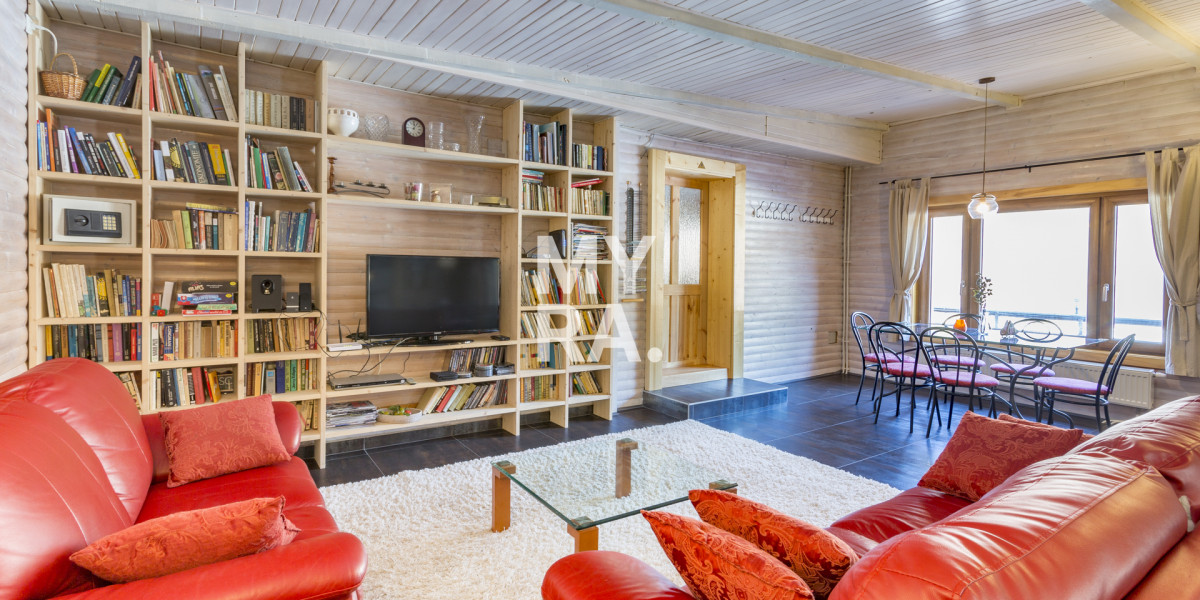 Chata, podlahová plocha 205 m2, terasa 100 m2, priamy vstup do vodnej nádrže