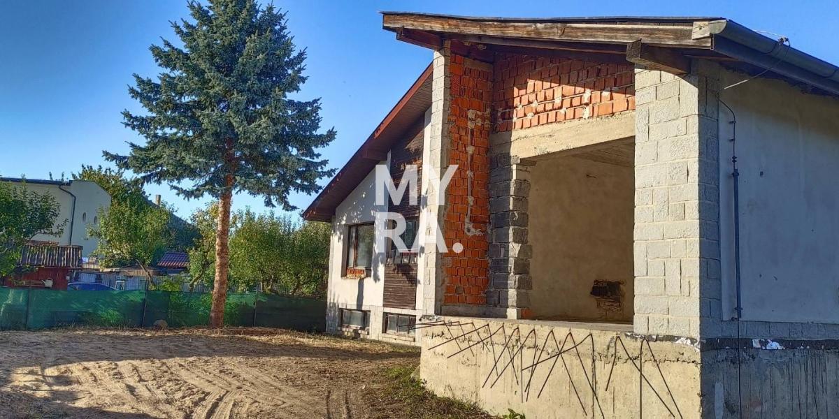 Skolaudovaný, komfortne riešený rodinný dom v štádiu holodom.