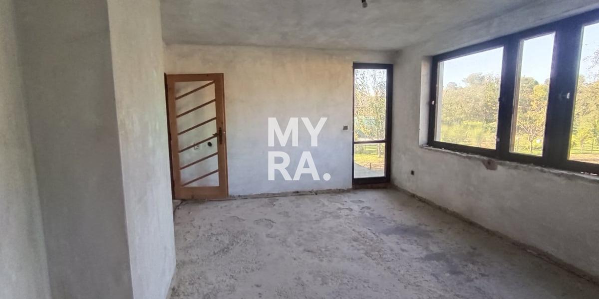 Skolaudovaný, komfortne riešený rodinný dom v štádiu holodom.