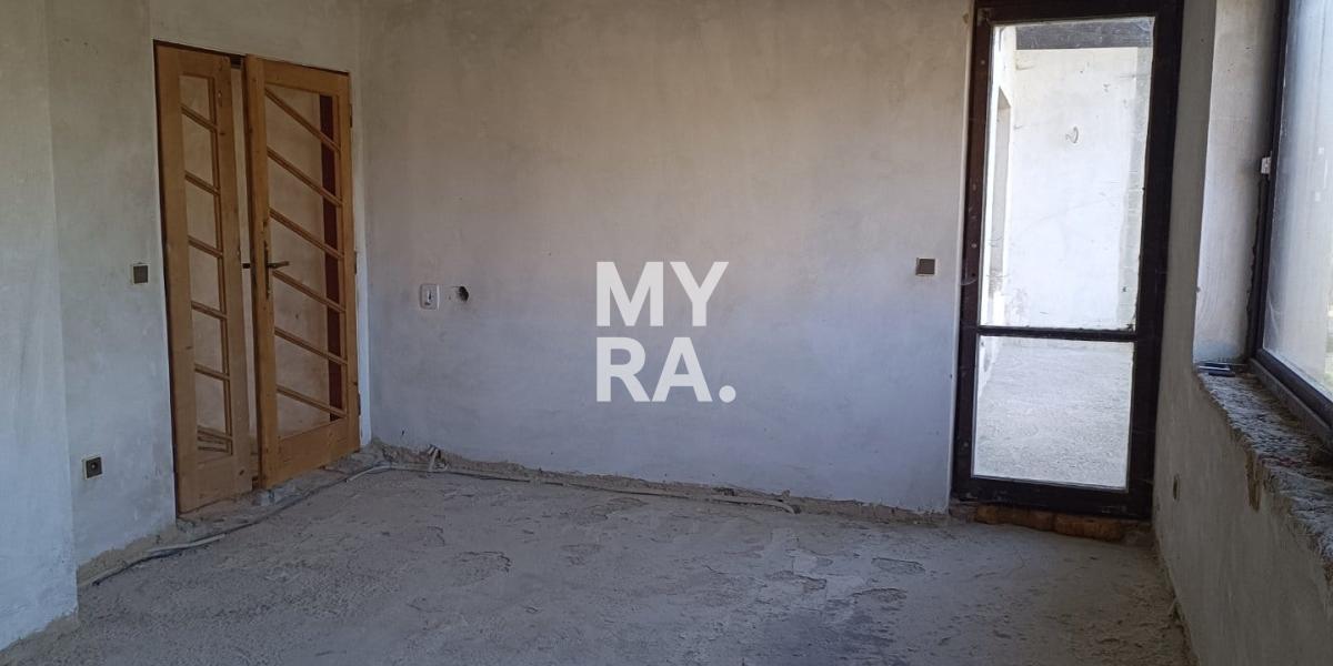 Skolaudovaný, komfortne riešený rodinný dom v štádiu holodom.