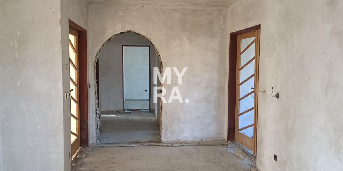 Skolaudovaný, komfortne riešený rodinný dom v štádiu holodom.