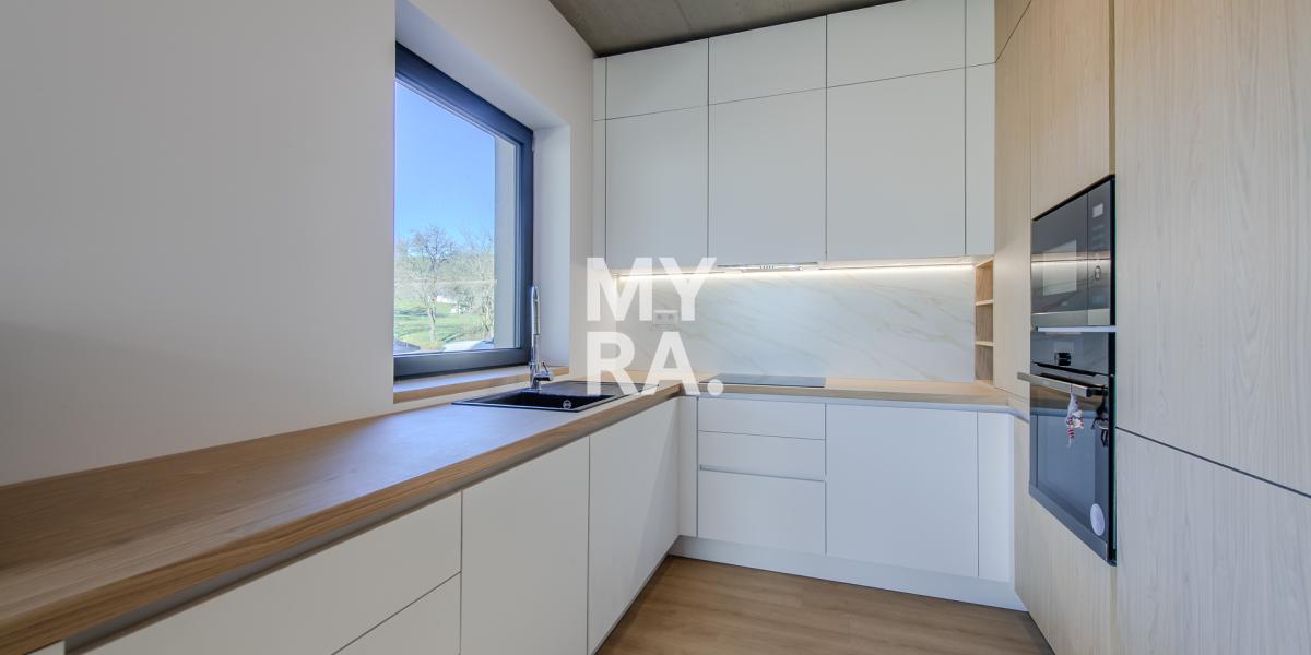 PRENÁJOM / zariadený 5-izbový rodinný dom / Podhorany