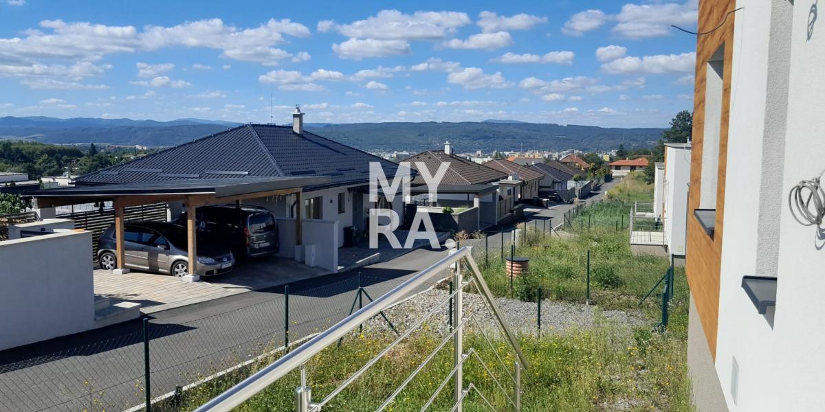 Posledný samostatný 3-izbový rodinný dom + terasa + vlastná záhrada + 2 parkovacie miesta