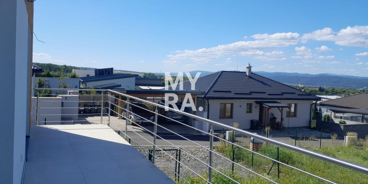 Posledný samostatný 3-izbový rodinný dom + terasa + vlastná záhrada + 2 parkovacie miesta