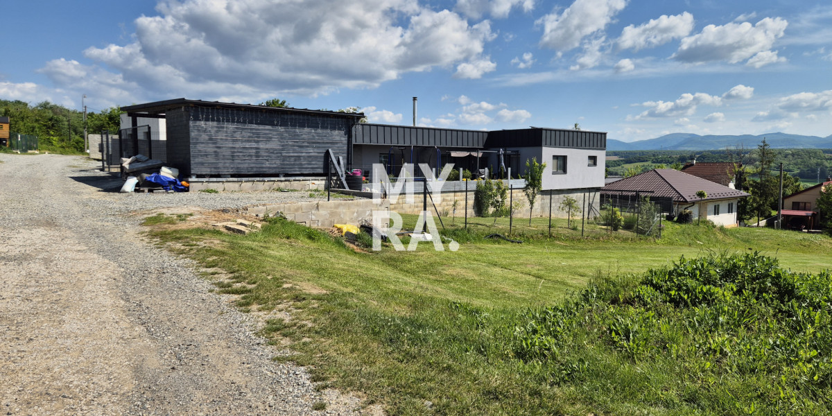 Pozemok pre rodinný dom – Ličartovce, budúca obecná komunikácia, cca 700 m²