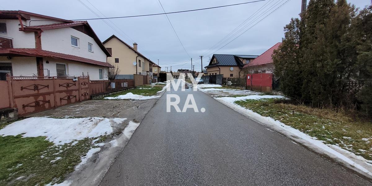 Pozemok o výmere 1053 m2 v obci Cestice