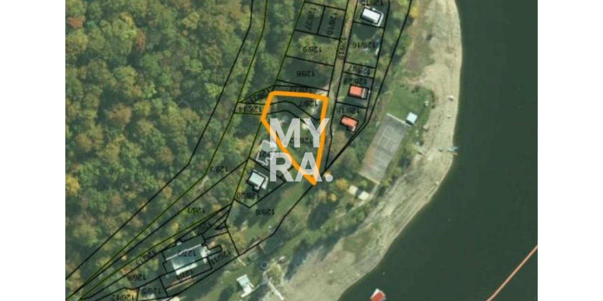 Pozemok na výstavbu rekreačnej nehnuteľnosti, vodná nádrž Ružín