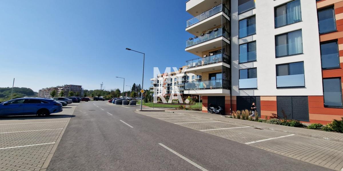 Pekný, nový byt s parkovacím miestom