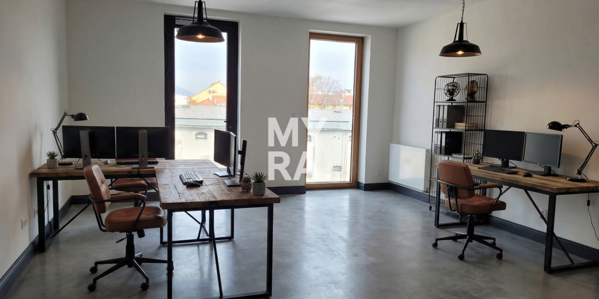 Kancelária s kúpeľňou a parkovacím miestom v centre Košíc