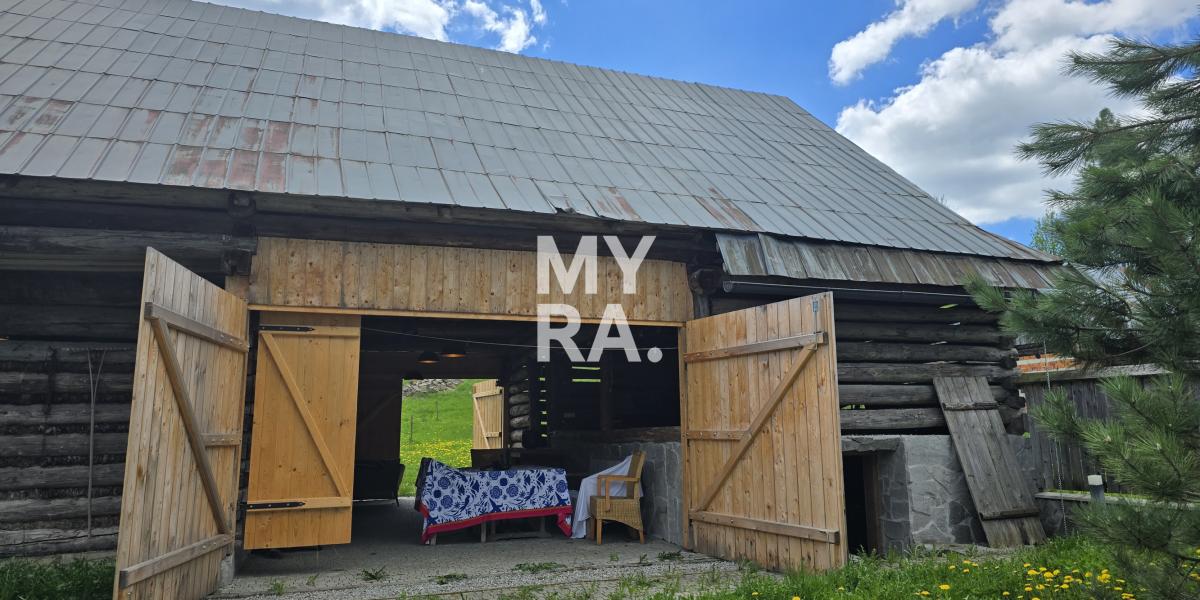 Chalupa v rázovitej obci Osturňa.