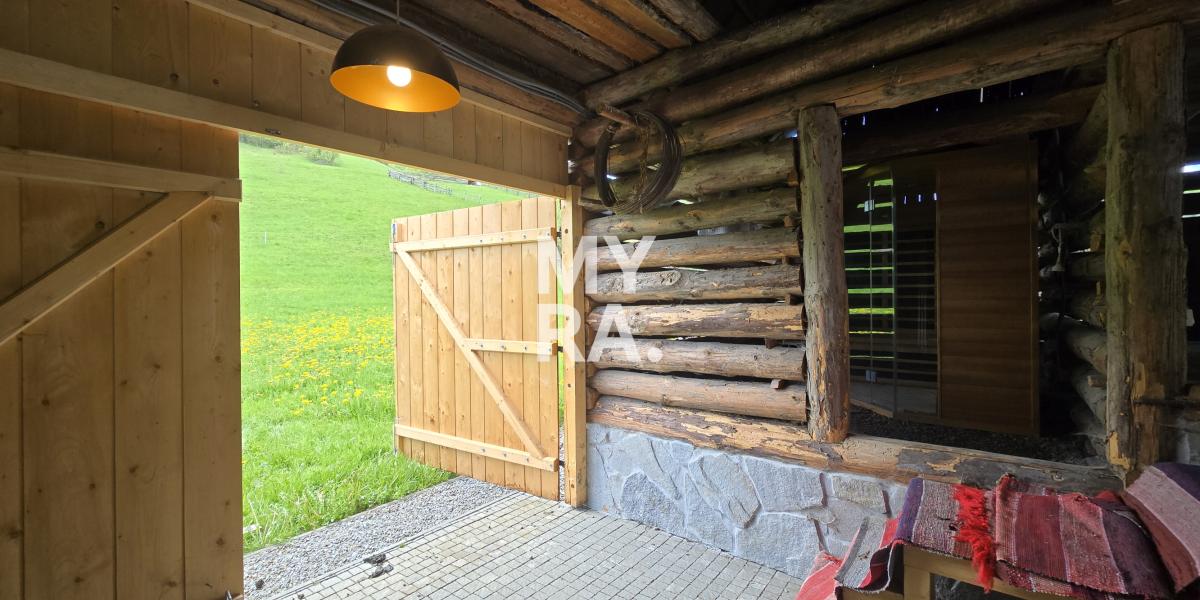 Chalupa v rázovitej obci Osturňa.