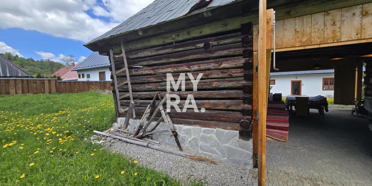 Chalupa v rázovitej obci Osturňa.
