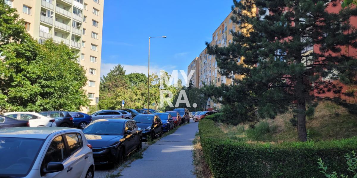 3 izbový byt na Bukureštskej ul., 82 m2, balkón, pivnica