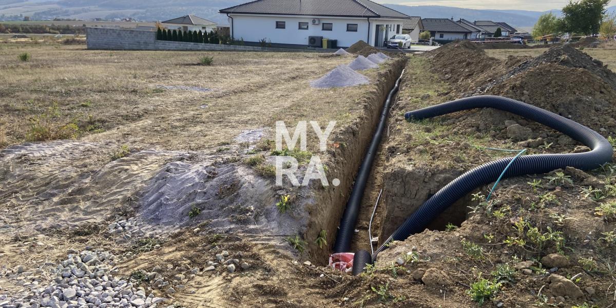Stavebný pozemok v obci Svinia vhodný pre DEVELOPERA