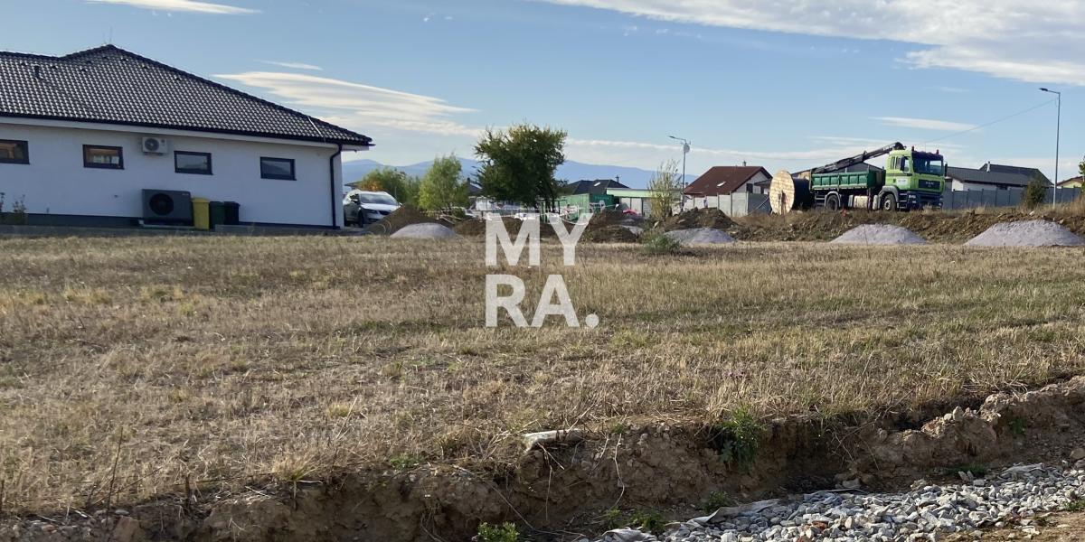 Stavebný pozemok v obci Svinia vhodný pre DEVELOPERA