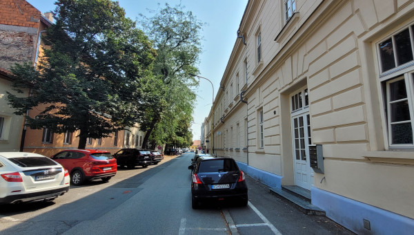 Nebytový priestor na prízemí, 2x parkovanie, 94 m2, klimatizácia, Baštová ulica Košice