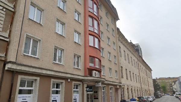 Prenájom veľkej kancelárie v CONOX Trade Centre na Garbiarskej 5