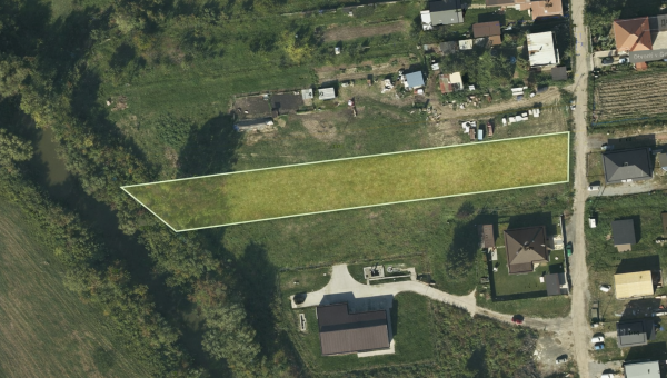 Stavebný pozemok v obci Petrovany-10 min. od centra Prešova